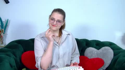 Snapshot of alexaavery chatting on May 2026 06:51:02 AM AlexaAvery online show from May 2026 06:51:02 AM