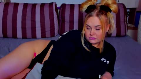 Snapshot of alexalavibes chatting on April 2026 07:58:02 AM AlexaLaVibes online show from April 2026 07:58:02 AM