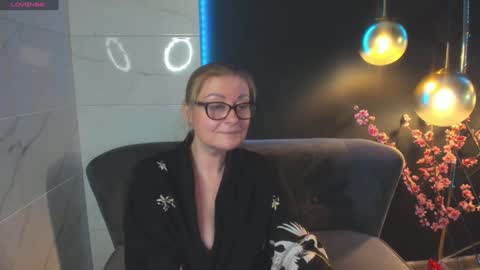 Snapshot of alexandra_kind chatting on December 2024 06:01:02 PM Alexandra online show from December 2024 06:01:02 PM