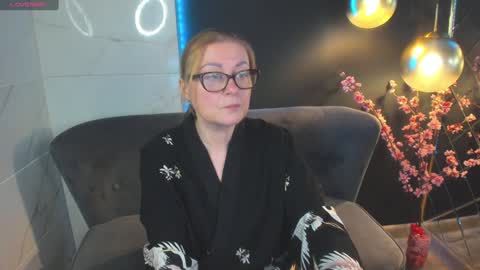 Snapshot of alexandra_kind chatting on December 2024 08:03:02 PM Alexandra online show from December 2024 08:03:02 PM