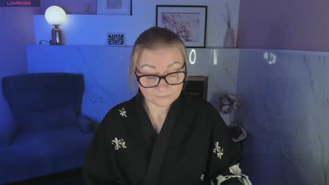 Snapshot of alexandra_kind chatting on January 2025 07:39:02 PM Alexandra online show from January 2025 07:39:02 PM