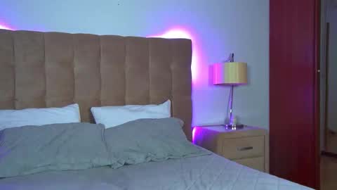 AlexandraBloom online show from November 2025 06:17:01 PM