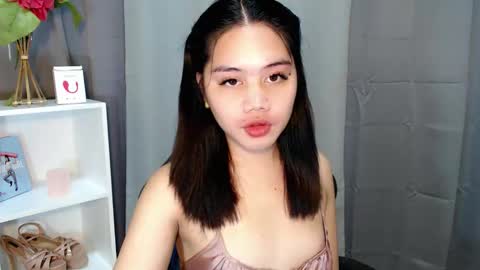 Andrea online show from April 2026 07:00:01 PM