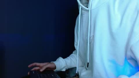 Snapshot of alexgiraldo__ chatting on May 2026 12:23:01 PM alexgiraldo__ online show from May 2026 12:23:01 PM