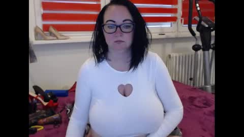 Snapshot of alexie33 chatting on January 2025 11:56:02 AM alexie33 online show from January 2025 11:56:02 AM