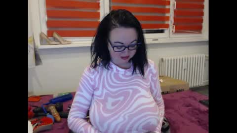 Snapshot of alexie33 chatting on January 2025 06:14:01 PM alexie33 online show from January 2025 06:14:01 PM