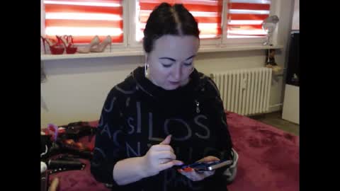 Snapshot of alexie33 chatting on April 2026 12:49:01 PM alexie33 online show from April 2026 12:49:01 PM