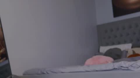 Alexis online show from November 2025 08:20:01 AM