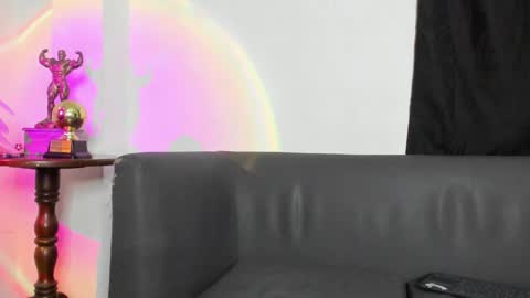 Snapshot of alexroyce_ chatting on May 2026 09:39:01 AM ALEX ROYCE online show from May 2026 09:39:01 AM
