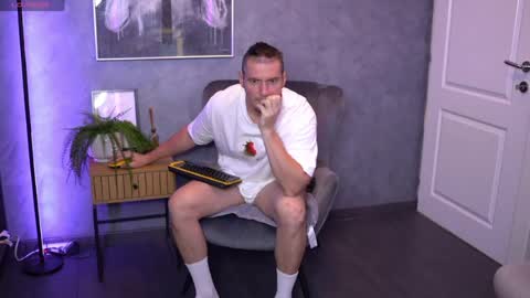 Snapshot of alexwildexx chatting on July 2026 05:12:02 AM Alex online show from July 2026 05:12:02 AM