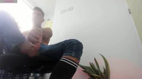 Alex A online show from November 2025 07:40:02 PM