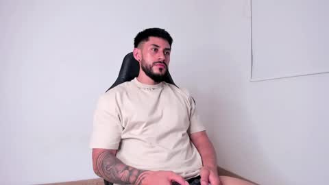 Snapshot of alexxxmachine chatting on December 2024 11:51:01 PM Alex   freelance model  instagram alex b229 online show from December 2024 11:51:01 PM