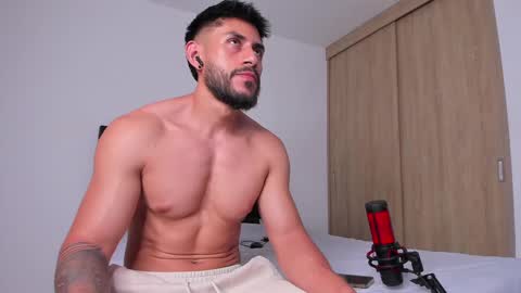 Snapshot of alexxxmachine chatting on February 2025 01:14:02 AM Alex   freelance model  instagram alex b229 online show from February 2025 01:14:02 AM