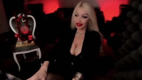 Snapshot of alfa_female chatting on December 2024 07:22:02 AM AlfaFemale online show from December 2024 07:22:02 AM