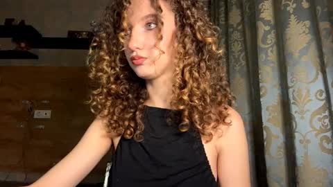 Snapshot of alfredaspagnolo chatting on November 2025 04:28:02 PM Tatiana online show from November 2025 04:28:02 PM