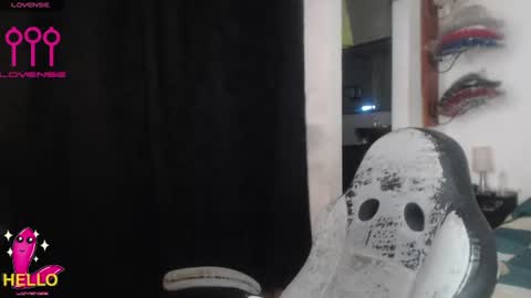 Snapshot of alguien_mas01 chatting on June 2026 07:11:01 AM cami online show from June 2026 07:11:01 AM