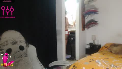 Snapshot of alguien_mas01 chatting on June 2026 07:39:01 AM cami online show from June 2026 07:39:01 AM