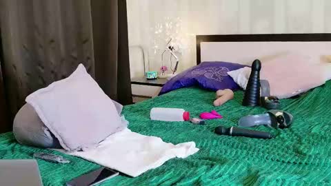 Alise online show from March 2025 01:20:01 PM