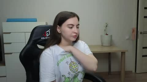 Snapshot of alice_________________________ chatting on April 2026 04:22:01 PM Alice online show from April 2026 04:22:01 PM