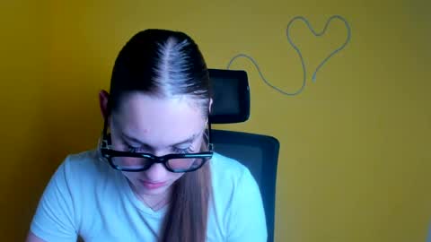Snapshot of alice_dreamofu chatting on July 2026 11:12:02 AM Alice online show from July 2026 11:12:02 AM