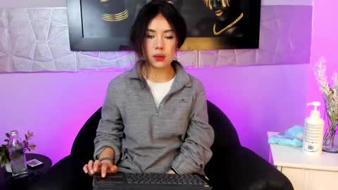  Alice Evans online show from January 2025 12:30:02 PM