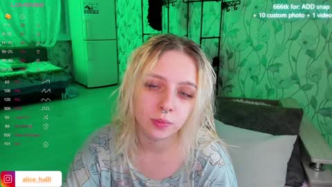 Snapshot of alice_halle chatting on January 2025 05:18:02 PM alice_halle online show from January 2025 05:18:02 PM