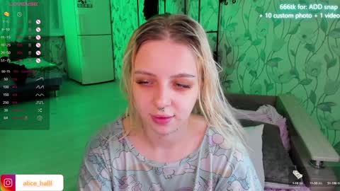 Snapshot of alice_halle chatting on January 2025 06:09:01 PM alice_halle online show from January 2025 06:09:01 PM