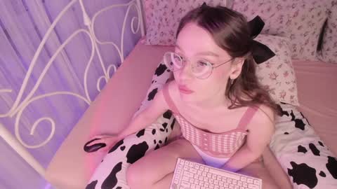 Snapshot of alice_kinky_girl chatting on December 2024 05:32:01 PM Alice online show from December 2024 05:32:01 PM