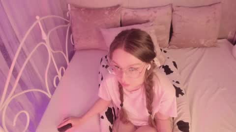 Snapshot of alice_kinky_girl chatting on February 2025 12:58:02 AM Alice online show from February 2025 12:58:02 AM