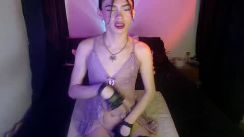 Snapshot of alice_m00nn chatting on January 2025 11:25:01 AM alice_m00nn online show from January 2025 11:25:01 AM