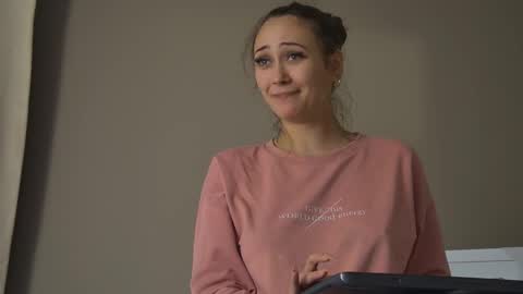 AliceMunro online show from October 2025 07:34:01 PM