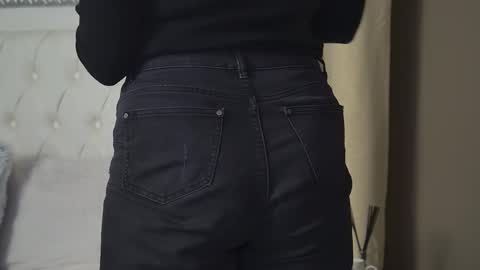 AliceMunro online show from February 2026 08:32:02 PM