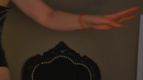 Snapshot of alice_munro chatting on May 2026 01:57:16 AM AliceMunro online show from May 2026 01:57:16 AM