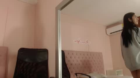 Sofia online show from November 2025 05:38:01 PM