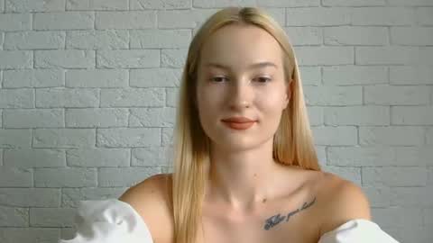 Snapshot of alice_sweet_01 chatting on June 2026 11:04:01 AM Alice online show from June 2026 11:04:01 AM