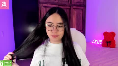 Snapshot of alicee_2 chatting on May 2026 07:21:01 PM Aliceee .. 97YP9VWGZHrefnav wishlist lists 1 online show from May 2026 07:21:01 PM