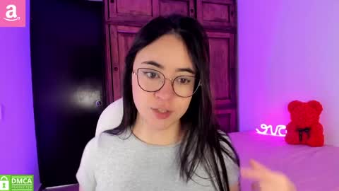 Snapshot of alicee_2 chatting on May 2026 12:44:01 PM Aliceee .. 97YP9VWGZHrefnav wishlist lists 1 online show from May 2026 12:44:01 PM