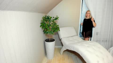 Alicee online show from December 2024 04:49:01 PM