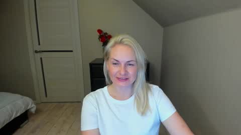 Alicee online show from October 2025 07:00:01 PM