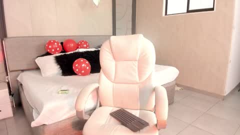 alicee_clark_ online show from February 2026 01:41:02 PM