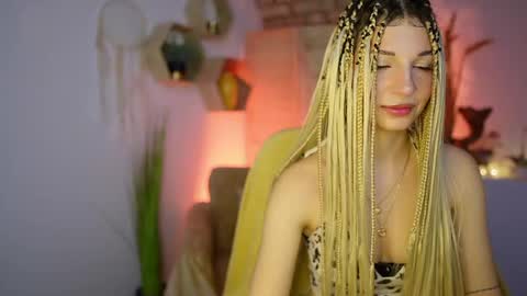 Alicee Kiss online show from December 2024 07:35:01 PM