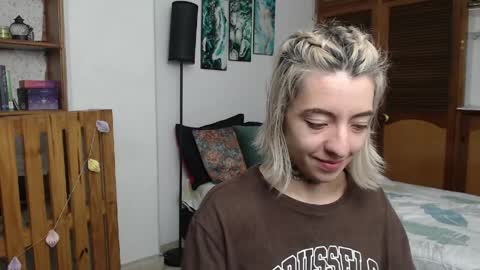 alicee_logan_ online show from April 2026 01:58:01 AM