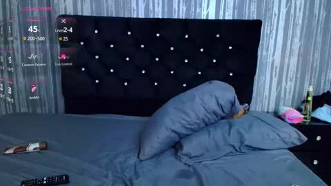 alicee_moonn online show from December 2025 07:19:02 PM