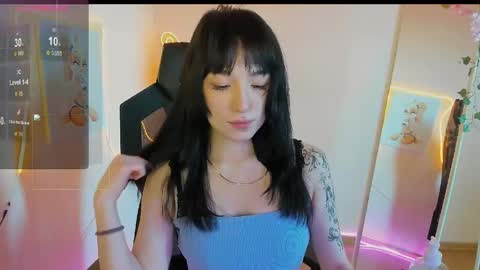 Snapshot of aliceeinwonderlanddd chatting on April 2026 01:36:01 AM Alice online show from April 2026 01:36:01 AM