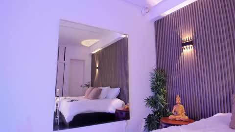 Alice  online show from November 2025 04:23:02 AM