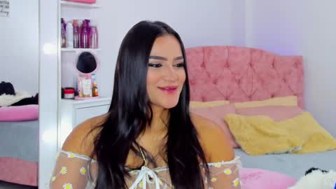 Snapshot of alicekiing_ chatting on February 2025 07:35:01 AM ALICEKIING online show from February 2025 07:35:01 AM