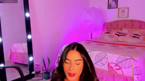 Snapshot of alicekiing_ chatting on September 2025 03:54:01 AM ALICEKIING online show from September 2025 03:54:01 AM