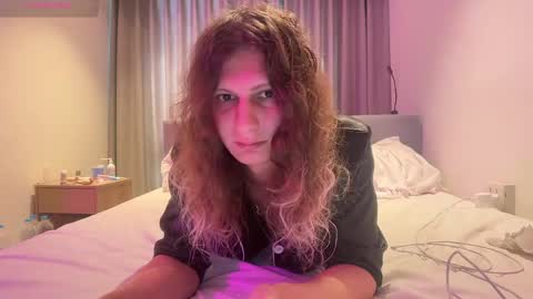 Snapshot of alicepinkhead chatting on April 2026 07:24:01 AM AlicePinkhead online show from April 2026 07:24:01 AM