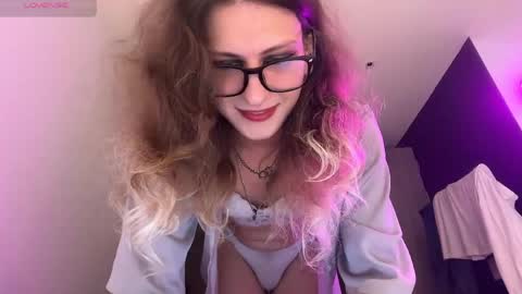 Snapshot of alicepinkhead chatting on June 2026 09:55:02 AM AlicePinkhead online show from June 2026 09:55:02 AM