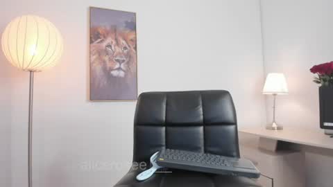 Snapshot of alicerosee___ chatting on June 2026 11:04:02 PM alicerosee___ online show from June 2026 11:04:02 PM
